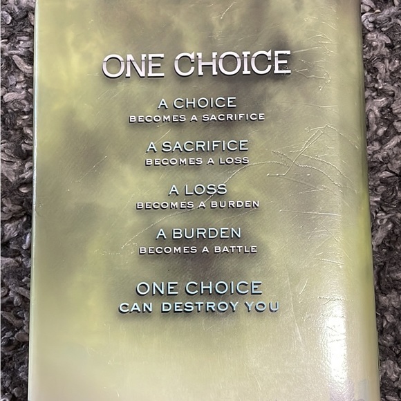 Divergent hard copy book 2 (insurgent) by Veronica Roth - Picture 3 of 6